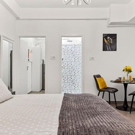 Brand New Studio - Old Town Bukarest Kültér fotó