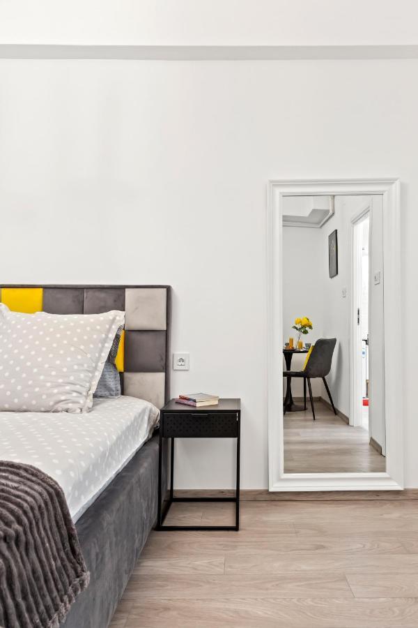 Brand New Studio - Old Town Bukarest Kültér fotó